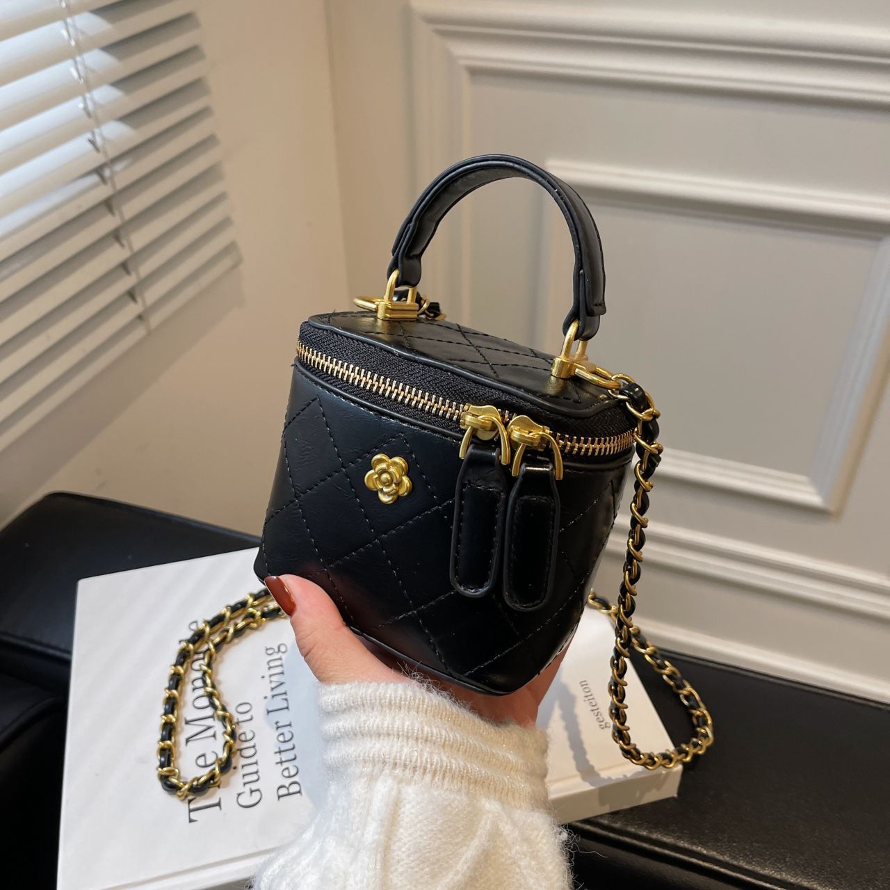 Portable Diamond Chain Mini Satchel